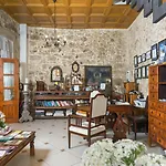 Avli Lounge