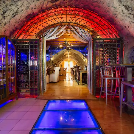 Avli Lounge 4*