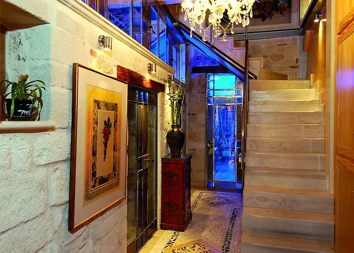 מלון Avli Lounge 4*